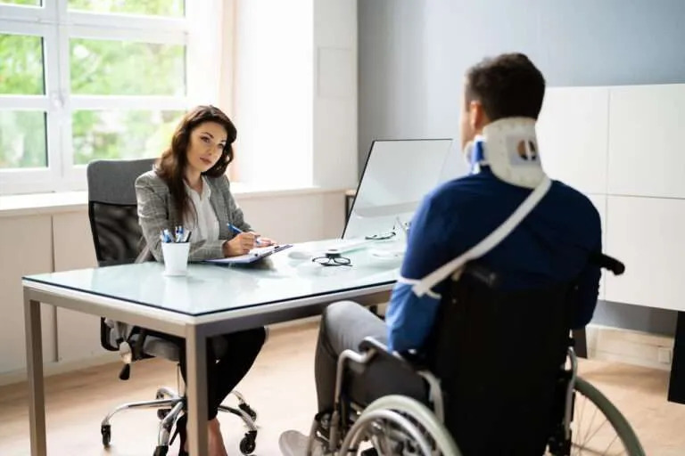 When Should I Hire a Personal Injury Lawyer 768x512 1
